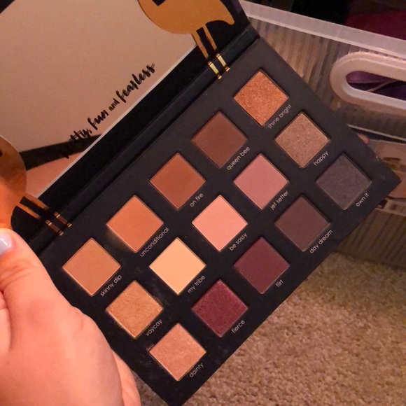 Pretty, Fun, & Fearless Pallete - Picture 2 of 2